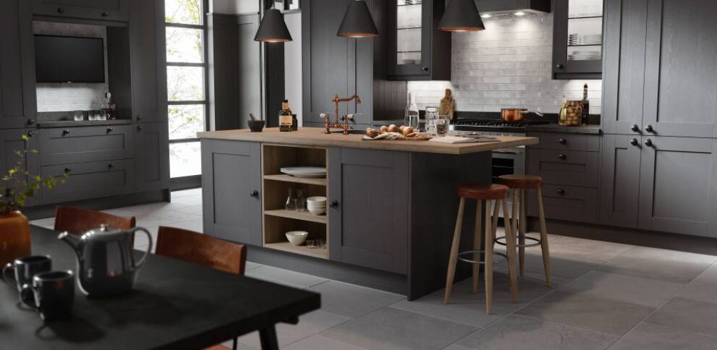striking-black-kitchen-image2
